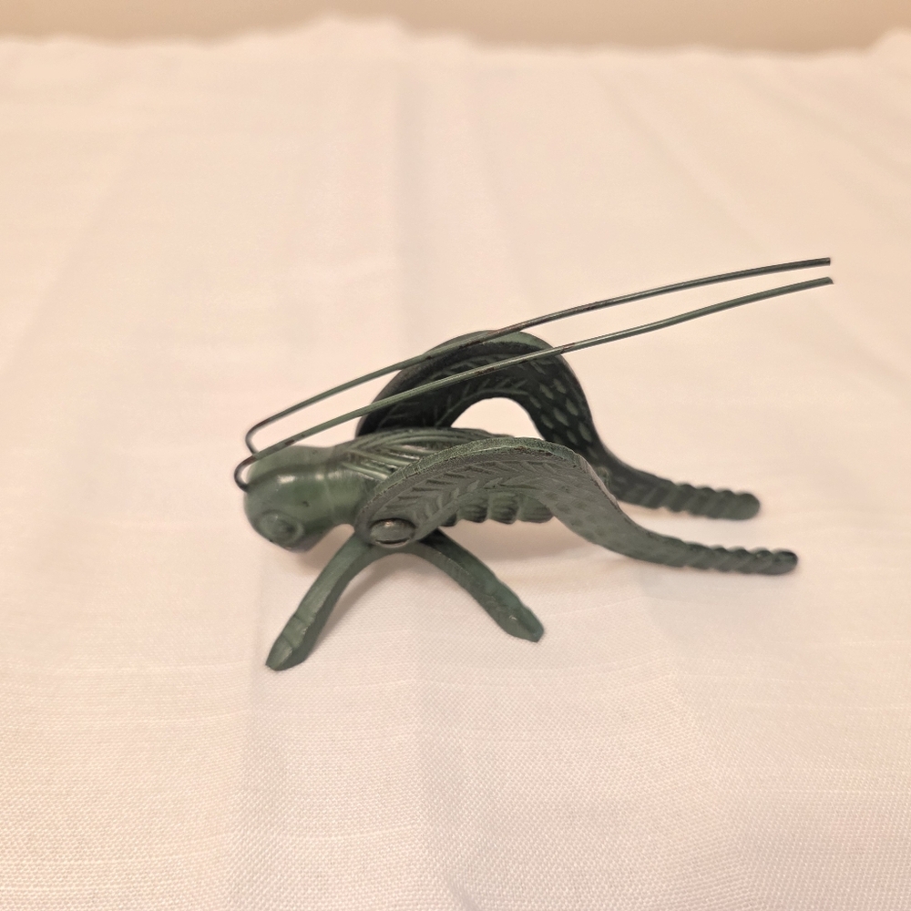 Pantina Metal Cricket Green Has Flaws